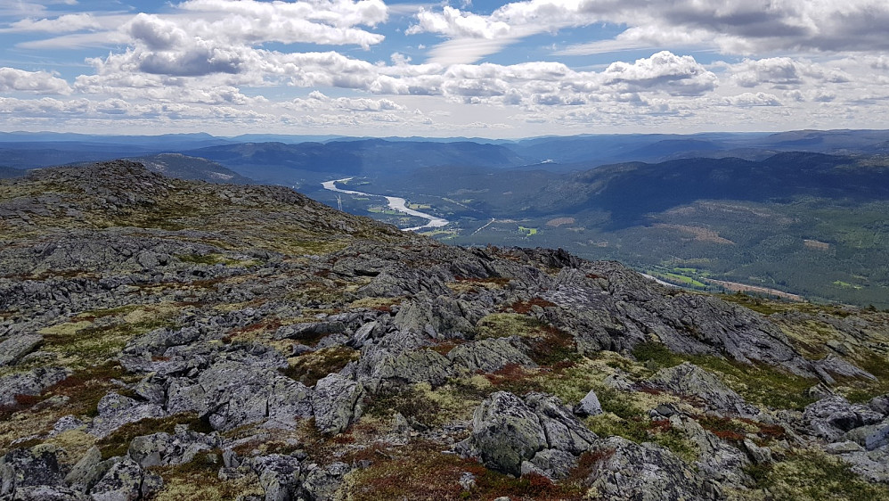 Utsikt fra toppen og ned mot Atna