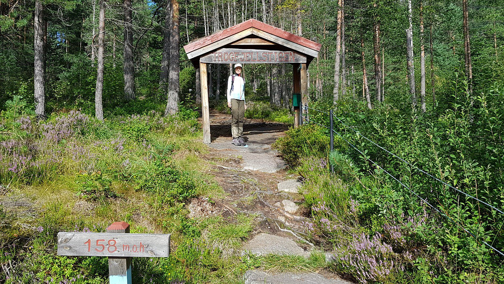 Har aldri startet en topptur gjennom en portal tidligere. Her var også høyde over havet skiltet