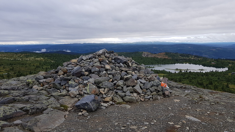 En steinrøys markerte toppen på Fjellenden