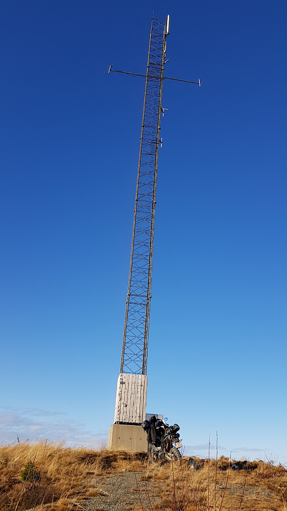 Jeg parkerte ved antenna som står bak observasjonsbygget