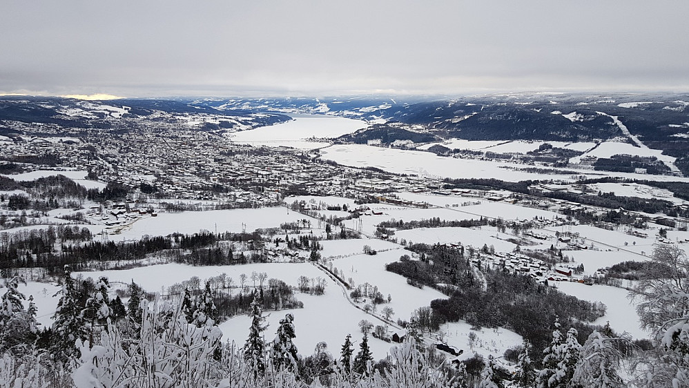 Mjøsa har enda ikke frosset til sør for Vingrom