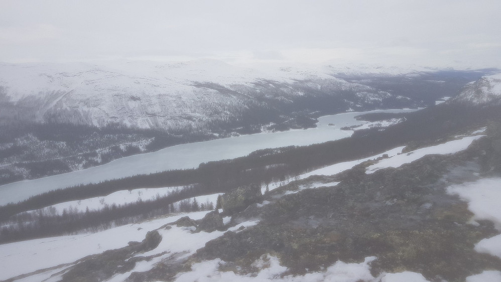Ned mot Espedalen hvor det var skøyteis på vannet