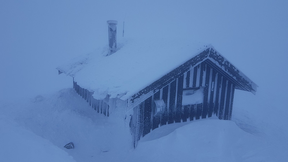 Det ble en liten pause i le av hytta for å skifte til slalom briller, da solbrillene iset igjen