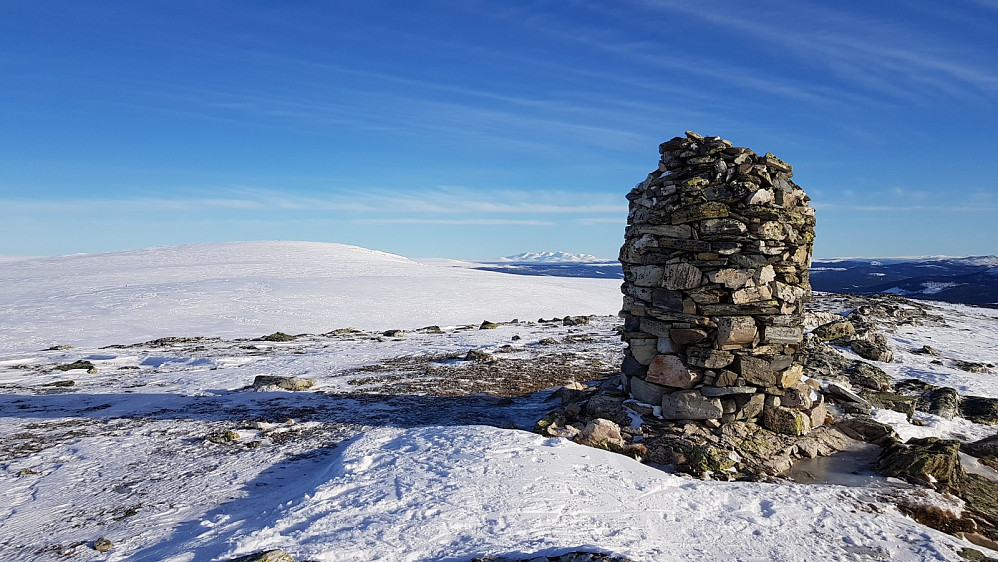 Toppen av Pika og mot Finnsjøvola i bakgrunnen