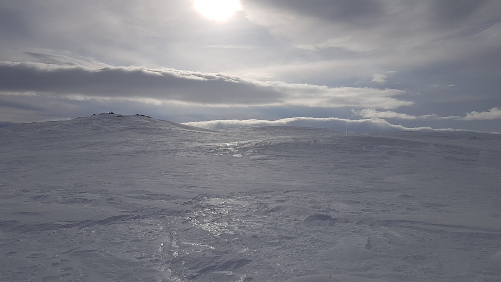 Oppe på fjellet var det delvis isete, da mye av løssnøen var blåst bort