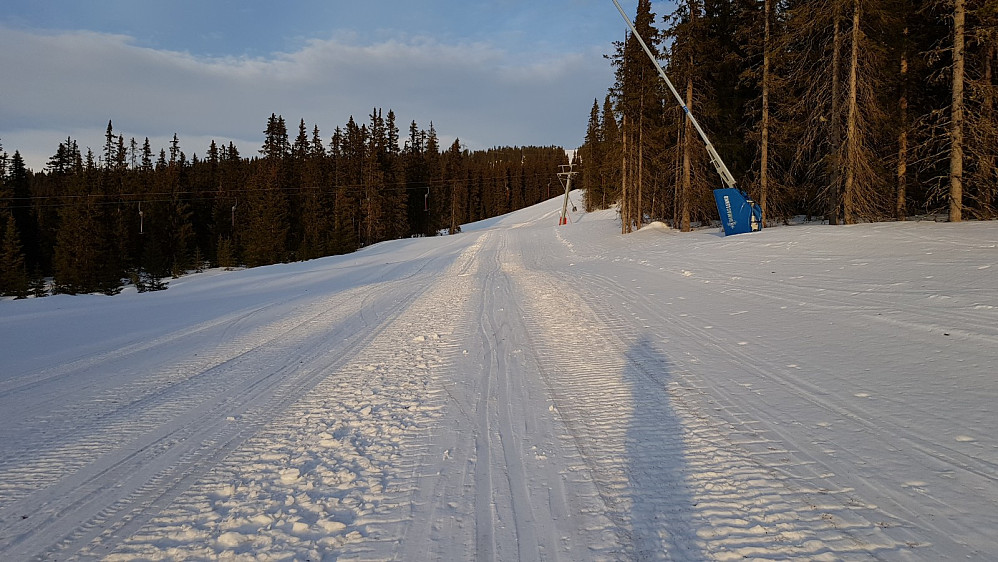 Her var det spor etter mange andre folk på Rando. Jeg møtte 4 stykker som kom nedover halvveis opp