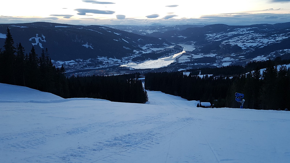 Spesielt å ha et helt alpinanlegg nesten for seg selv. Jeg møtte 2 stk på tur oppover når jeg akte ned