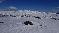 Toppen av Bjørnehalli og mot Spåtind. Her måtte jeg bratt ned for å krysse dalen