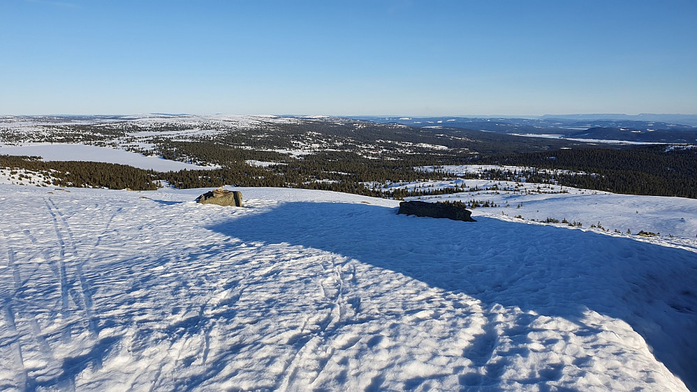 Fra hytta på toppen og ned mot Nordseter. Da venter en lang aketur ned igjen