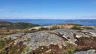 Utsikt fra toppen og ut fjorden
