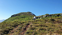 Da var vi oppe av skogen og hadde fri sikt til toppen