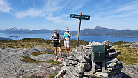 Damene ved toppvarden
