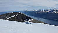 Da ble det å rusle ned snøfonna mot Aksla