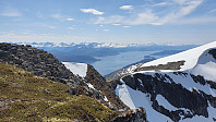 Ned mot fjorden og ferja vi skal ta senere på dagen