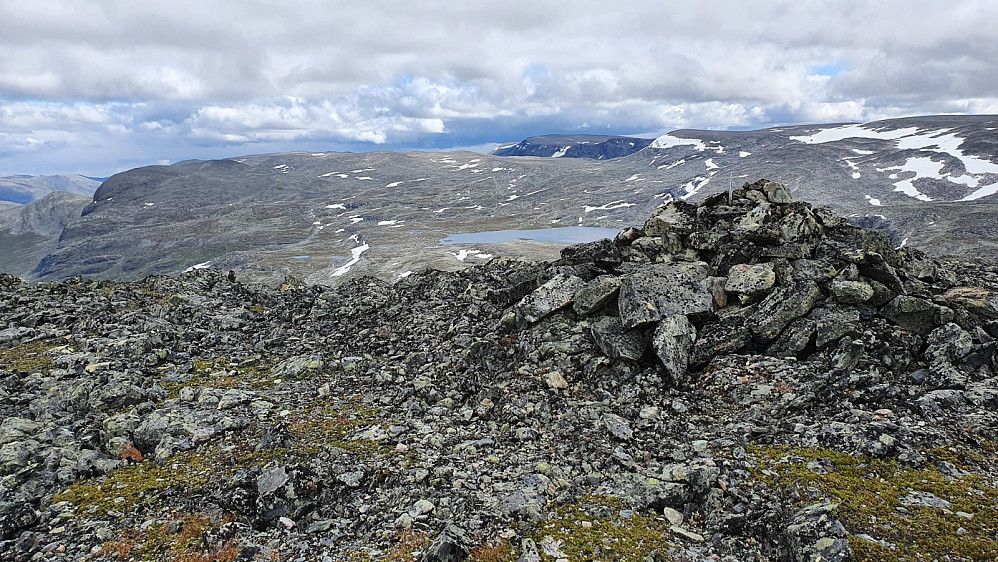 Toppen av Ørnenøse med Ranastøngji i bakgrunnen