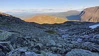 Sola sto lavt nå, med Bergsfjellet Øst var fortsatt i sollyset