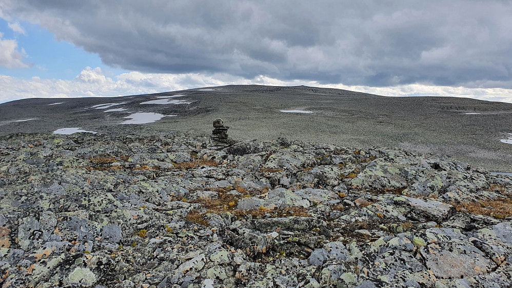 Fra turens siste topp og tilbake mot Vennisfjellet
