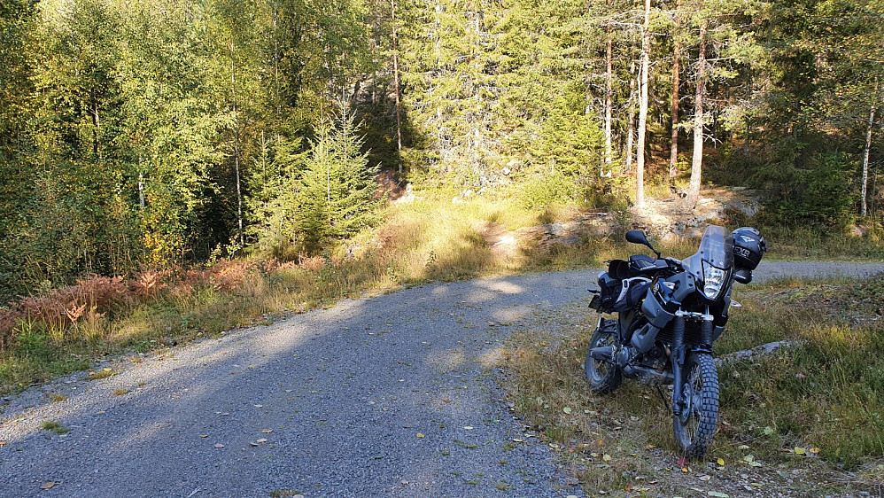 Jeg parkerte ved rundkjøringen i enden av veien