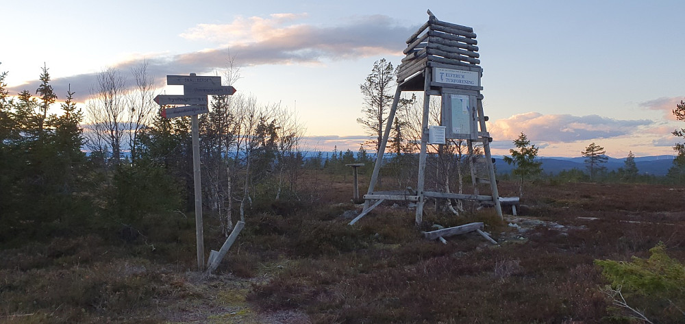 Et lite utkikkstårn på toppen av Skallberget