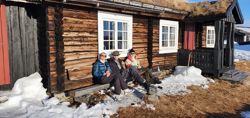 De andre tok livet med ro og fikk med seg solnedgangen fra Jugarbenken
