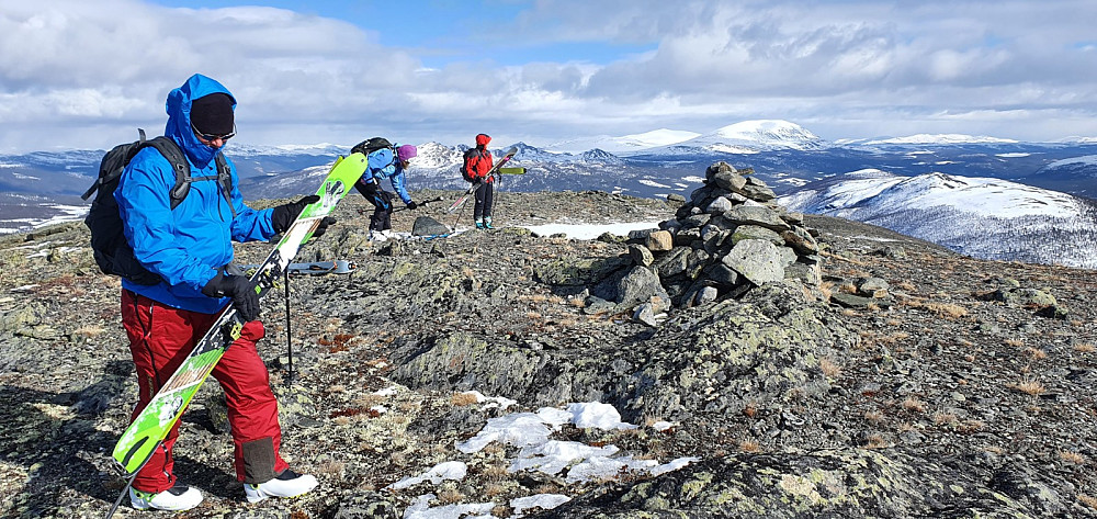 Det var bart oppe på Kalvfjellet og vi gikk ned av denne lille toppen