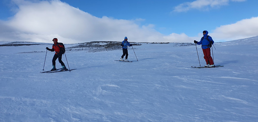 Det var hard og fast snø å ake på ned igjen