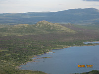 Utsikt fra Buhø og ned mot Hundfethøa med Nordre Langsua bak til høyre