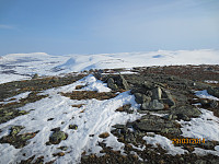 Toppen av Brennhøa med toppene jeg netopp har vært på og med Ognsjøfjellet bak til venstre
