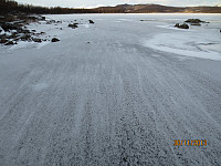 Fint snømønster på isen
