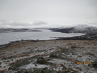 Kaldfjorden med Bitihorn, Gråhø, Austhø og Buhøa mf i bakgrunnen.