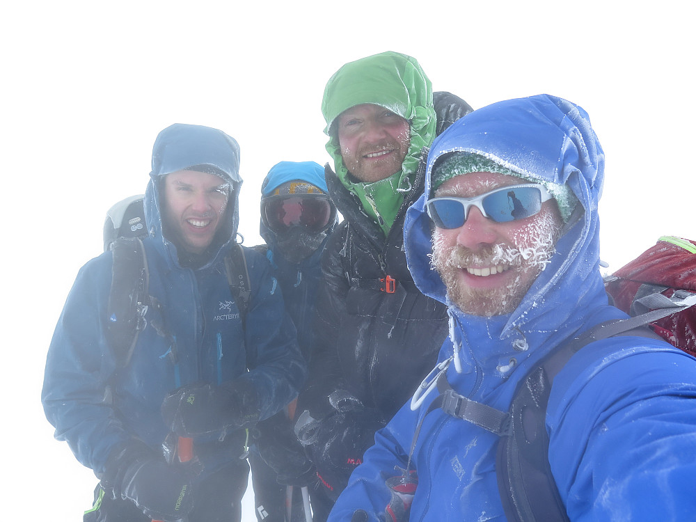 På toppen. Fra vanstre: John Andre, Geir, Ken Arne og meg