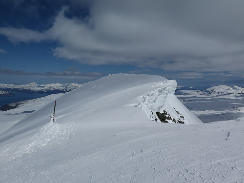 Skavlene langs Tromsdalstinden