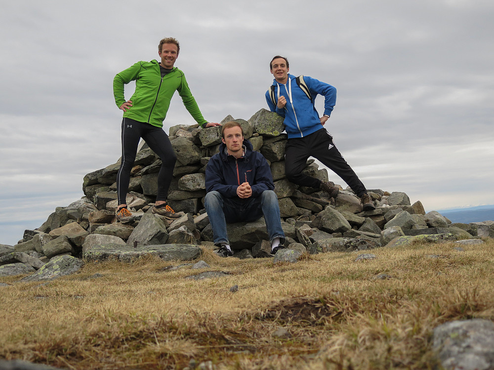 Meg, Eivind og Torjus på toppen av Nevelfjell