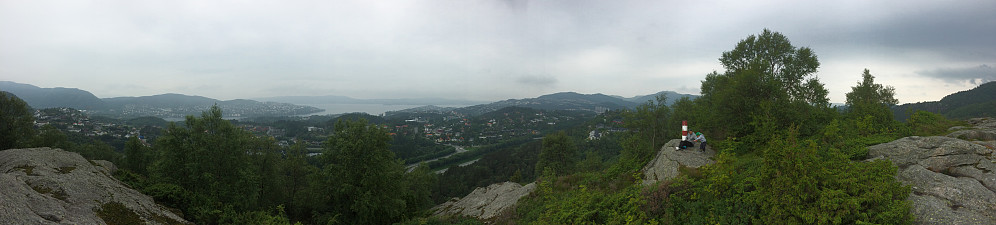 Panorama fra Rollandsoksen. Minner om at bildet kan gjøre toppen litt ugjenkjennelig
