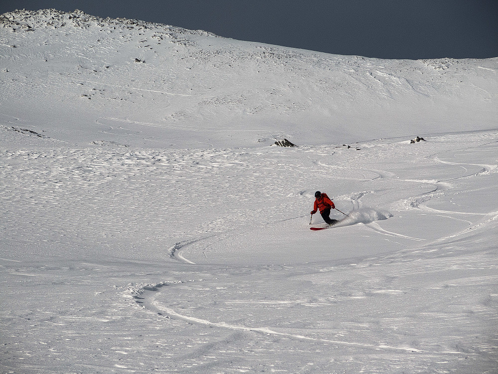 Jonas i flott telemarkstil.