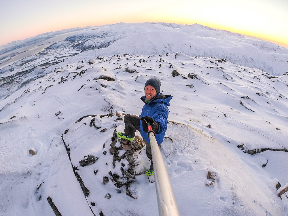 også på toppen av Førstefjellet. Var for mørkt til at jeg gadd å prøve å ta et bilde med Goproen på Andrefjellet.