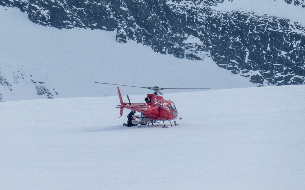 Dessverre har heliskiing blitt vanlig i Sverige. Håper for all del vi slipper å være vitne til dette i vår flotte og frie fjellheim i Norge. 