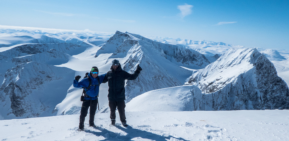 Jeg og Øyvind på toppen av Kaskasatjåkkå (2071 moh).