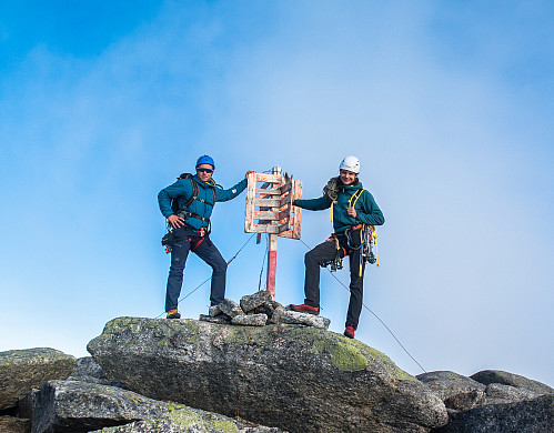 Gutta på toppen av Stetinden. Norges nasjonalfjell og nydelige ambolt. Denne skal vi leve lenge på. 