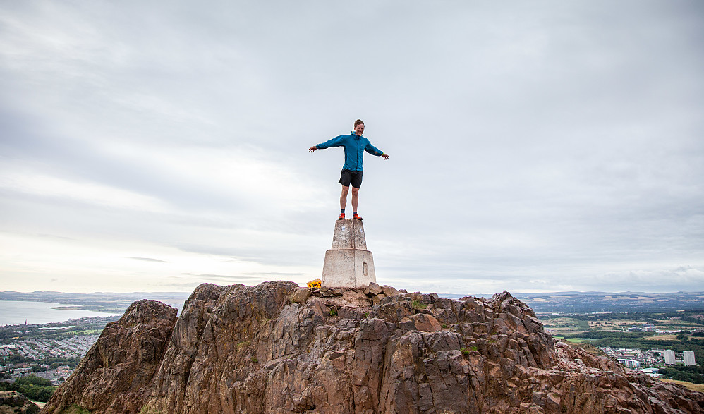 Det blåser godt på toppen av Arthurs Seat
