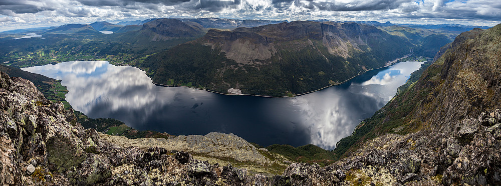 Panorama over Vangsmjøse sett fra platået nedenfor Skutshorn
