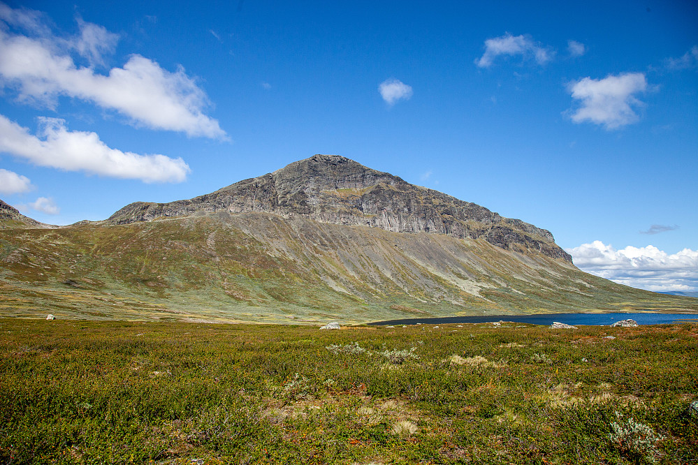 Grindane sett fra like ved parkeringen.