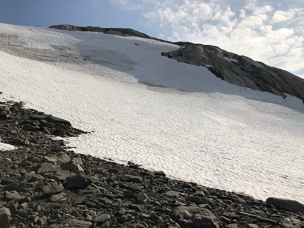 Et av de mange artige snøflankene på denne turen. Alltid like gøy å hoppe eller skli ned disse.
