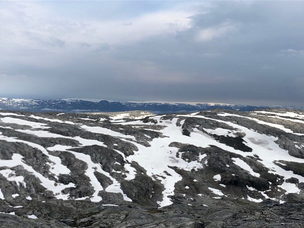 Folgefonna synes i bakgrunnen