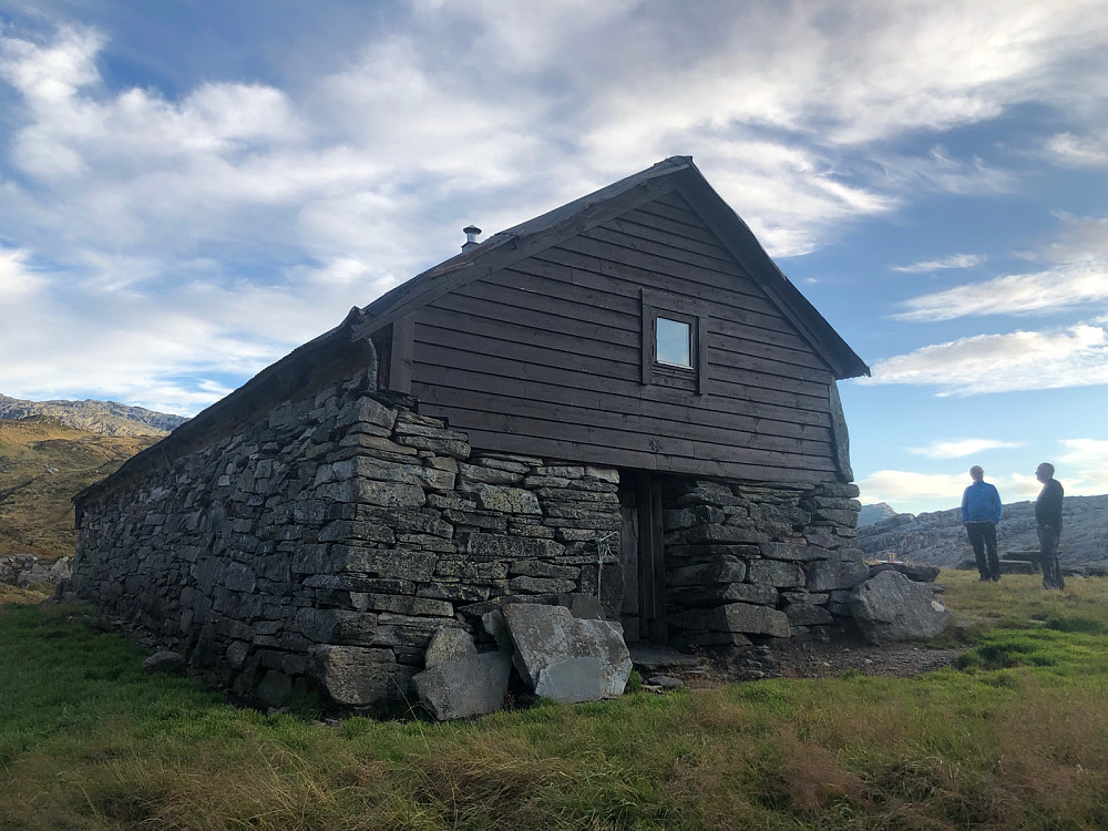 Den koselige hytten i Kjerringadalen og de to eldre karene som skulle overnatte her