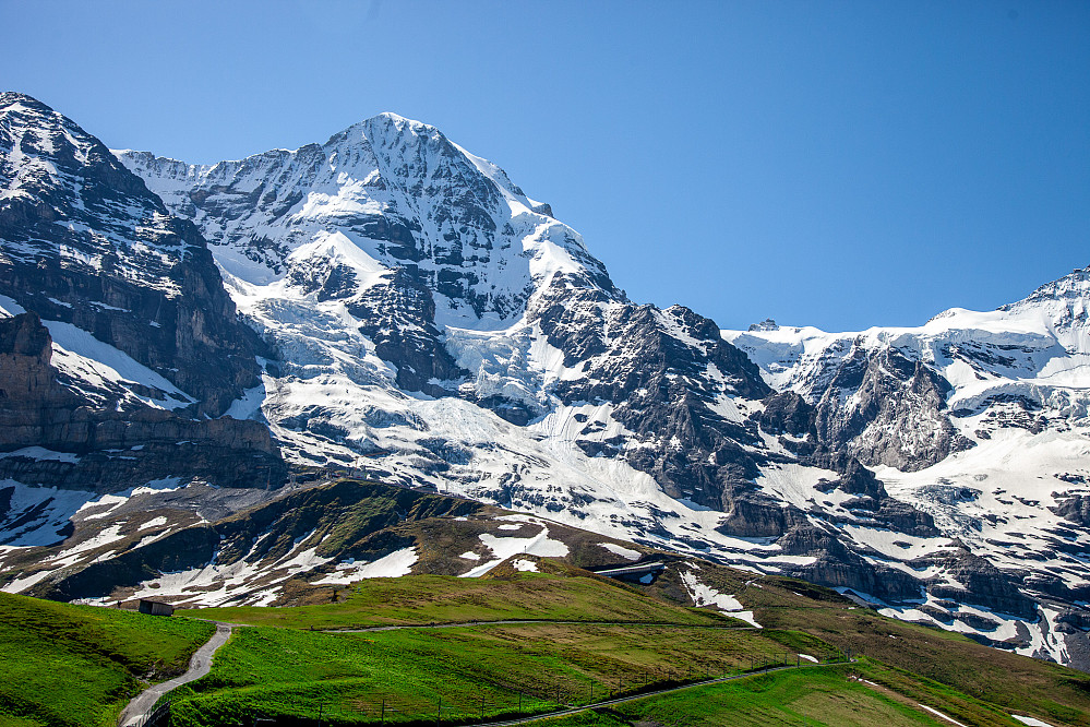 Mönch (4107 moh). Ett par måneder etter jeg tok dette bildet, stod jeg på toppen av denne