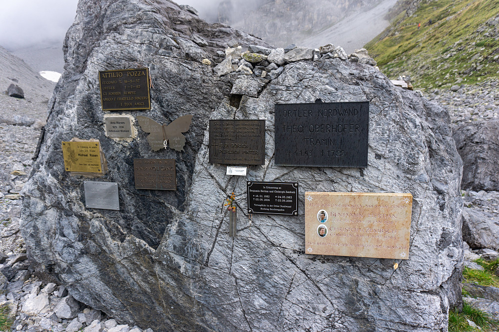 Minnesmerket for noen av de som har mistet livet under et forsøk på å klatre "Nordwand".