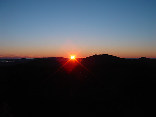 Solnedgang bak Løvstakken