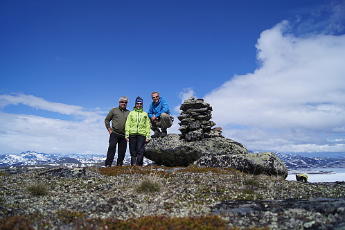 Pappa, Mamma og meg på toppen av Målegge 1454 moh :)