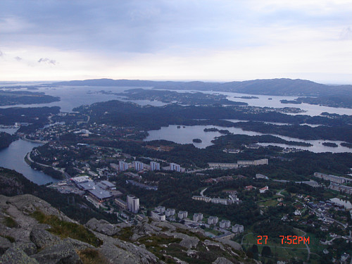 Bergen med sine mange små øyer